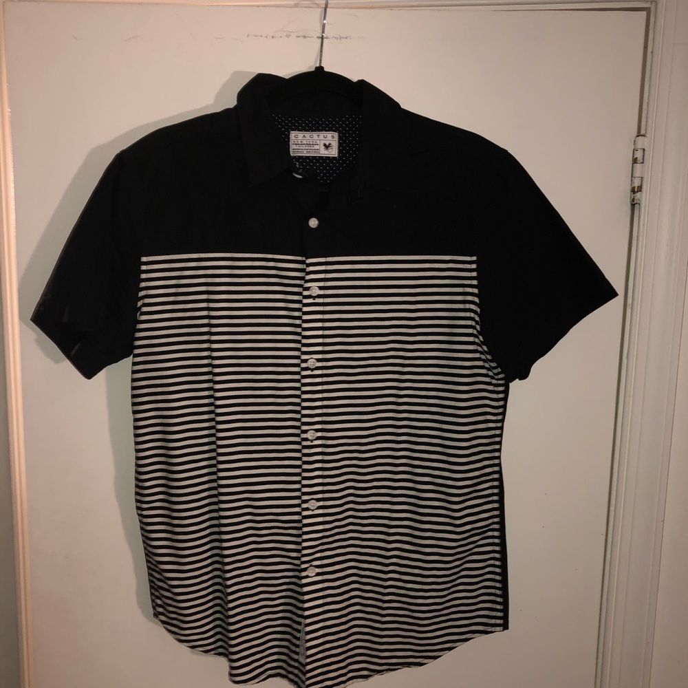 Men’s, short sleeves button down shirt.